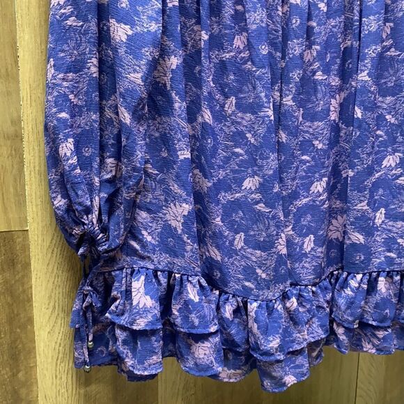 FREE PEOPLE - Beautiful Flowy Mini Dress - Picture 5 of 10